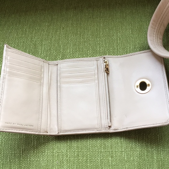 Marc by Marc Jacob’s Turnlock Wallet - Picture 3 of 4
